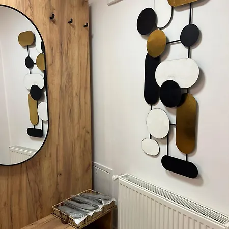 528